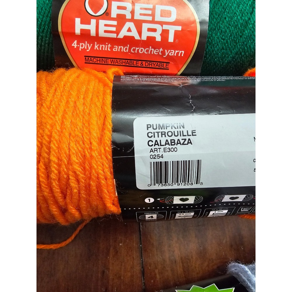 Red Heart Super Saver Yarn Lot 5 Skeins Worsted Orchid Green Pumpkin Grey E300 - Picture 5 of 7